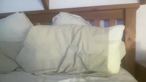 Snapshot of _kiwi_cock chatting on 09-18-25, 03:30 Kiwi online show from 09-18-25, 03:30