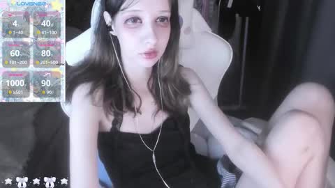 Snapshot of _kuroneeko_ chatting on 12-14-25, 07:36 kuro online show from 12-14-25, 07:36