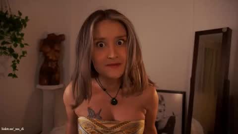 Snapshot of _lady_di chatting on 10-10-25, 03:05 Not on OF Some stuff for sale online show from 10-10-25, 03:05