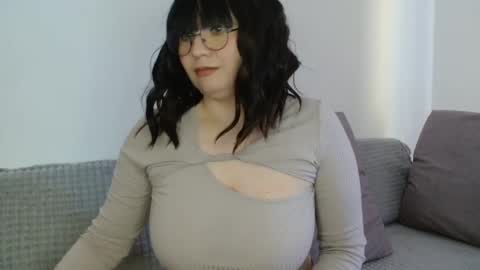 Snapshot of _lalilu_ chatting on 02-21-25, 11:22 _lalilu_ online show from 02-21-25, 11:22