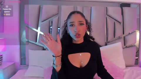 Lanna  online show from 01-25-25, 02:03