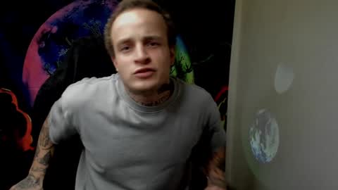 Snapshot of _layne chatting on 12-11-24, 08:28 Layne online show from 12-11-24, 08:28