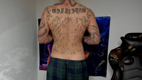 Snapshot of _layne chatting on 01-10-25, 12:49 Layne online show from 01-10-25, 12:49