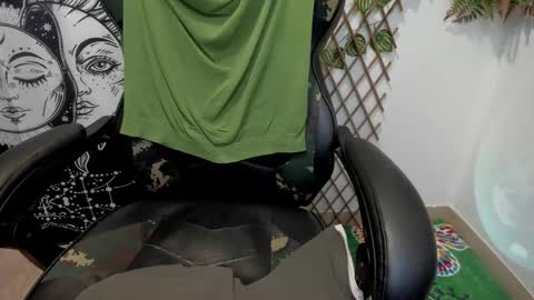 Snapshot of _layne chatting on 02-21-25, 07:56 Layne online show from 02-21-25, 07:56