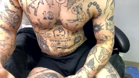 Snapshot of _layne chatting on 10-17-25, 08:39 Layne online show from 10-17-25, 08:39