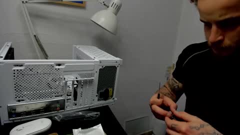 Snapshot of _layne chatting on 11-19-25, 04:29 Layne online show from 11-19-25, 04:29