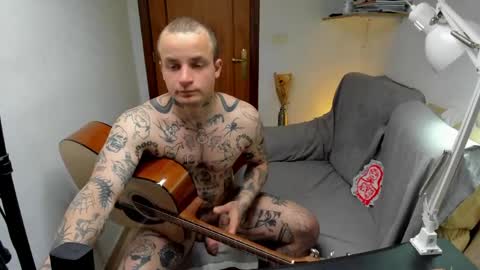 Snapshot of _layne chatting on 04-22-26, 01:45 Layne online show from 04-22-26, 01:45