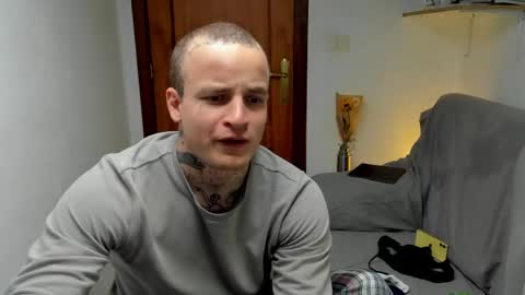 Snapshot of _layne chatting on 04-23-26, 09:19 Layne online show from 04-23-26, 09:19
