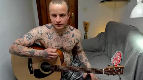 Snapshot of _layne chatting on 04-24-26, 12:18 Layne online show from 04-24-26, 12:18