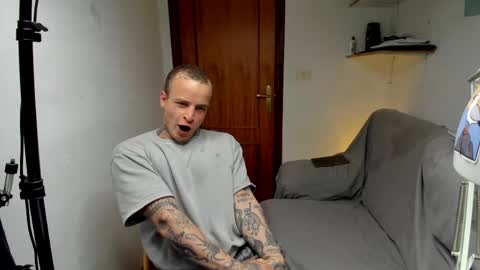 Snapshot of _layne chatting on 04-26-26, 12:03 Layne online show from 04-26-26, 12:03