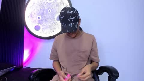 _leohot_ online show from 11-19-25, 03:28