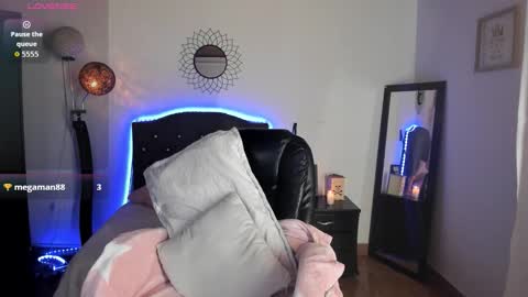 Lia online show from 12-16-25, 02:33