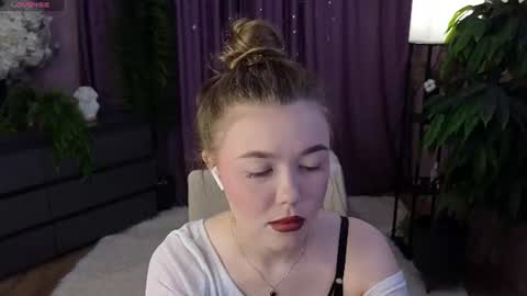 _liilcrystal_ online show from 06-25-26, 07:40