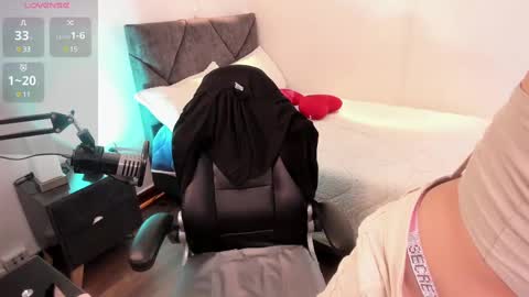 Lili  online show from 12-04-24, 01:58