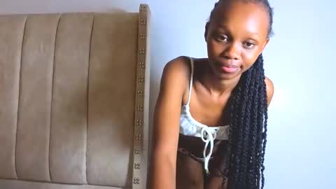 Snapshot of _littlevenus chatting on 11-11-25, 12:54 Littlevenus online show from 11-11-25, 12:54