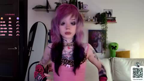 Snapshot of _lollyshy_ chatting on 09-11-25, 01:11 Lolly online show from 09-11-25, 01:11