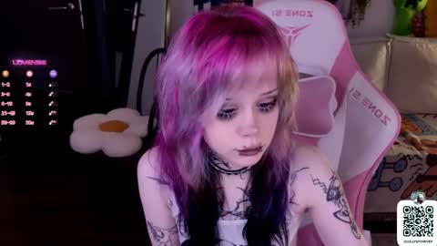 Snapshot of _lollyshy_ chatting on 09-22-25, 11:12 Lolly online show from 09-22-25, 11:12