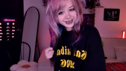 Snapshot of _lollyshy_ chatting on 11-18-25, 10:31 Lolly online show from 11-18-25, 10:31