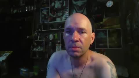 Snapshot of _longfellow chatting on 09-10-25, 05:35 That guy online show from 09-10-25, 05:35