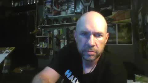 Snapshot of _longfellow chatting on 10-09-25, 04:32 That guy online show from 10-09-25, 04:32