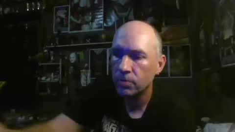 Snapshot of _longfellow chatting on 10-18-25, 03:09 That guy online show from 10-18-25, 03:09