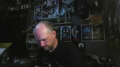 Snapshot of _longfellow chatting on 10-24-25, 03:25 That guy online show from 10-24-25, 03:25