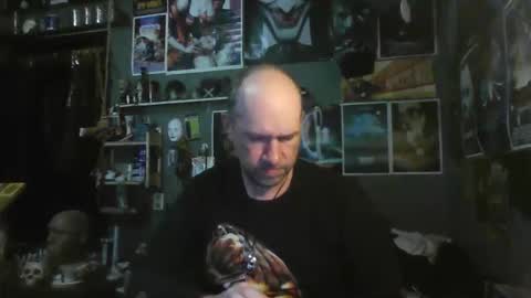 Snapshot of _longfellow chatting on 10-31-25, 06:42 That guy online show from 10-31-25, 06:42