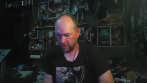 Snapshot of _longfellow chatting on 11-19-25, 05:02 That guy online show from 11-19-25, 05:02