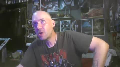 Snapshot of _longfellow chatting on 11-26-25, 02:56 That guy online show from 11-26-25, 02:56