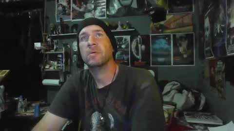 Snapshot of _longfellow chatting on 12-19-25, 01:12 That guy online show from 12-19-25, 01:12