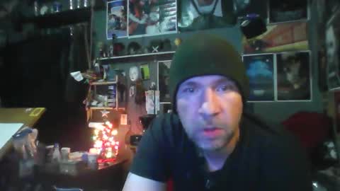 Snapshot of _longfellow chatting on 12-23-25, 01:14 That guy online show from 12-23-25, 01:14