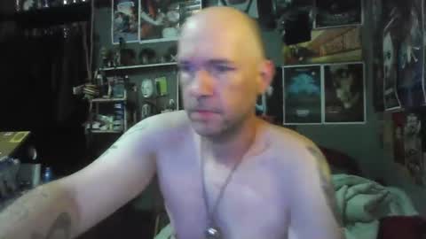 Snapshot of _longfellow chatting on 01-10-26, 04:42 That guy online show from 01-10-26, 04:42