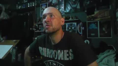 Snapshot of _longfellow chatting on 03-04-26, 02:39 That guy online show from 03-04-26, 02:39