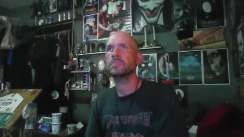 Snapshot of _longfellow chatting on 06-12-26, 06:18 That guy online show from 06-12-26, 06:18