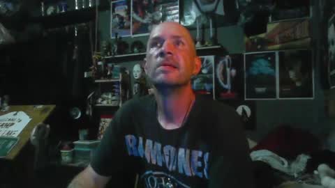 Snapshot of _longfellow chatting on 06-21-26, 04:59 That guy online show from 06-21-26, 04:59