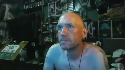 Snapshot of _longfellow chatting on 07-09-26, 01:09 That guy online show from 07-09-26, 01:09