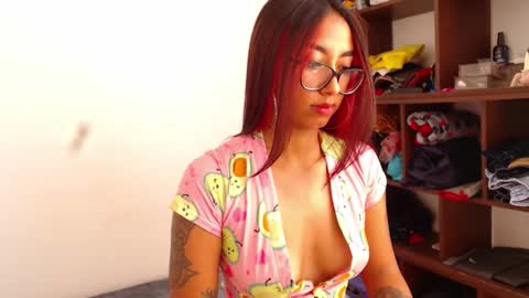 _loreana_ online show from 11-19-25, 04:29