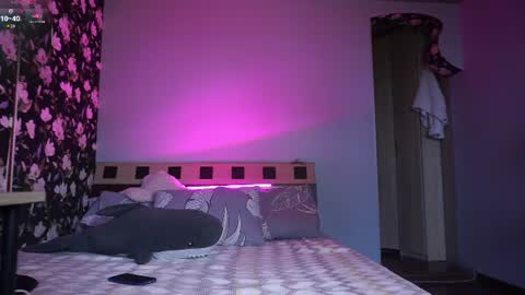 Snapshot of _lovely_mikh chatting on 06-13-26, 02:59 Lovely online show from 06-13-26, 02:59