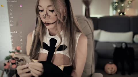 Melanie online show from 10-31-25, 10:49