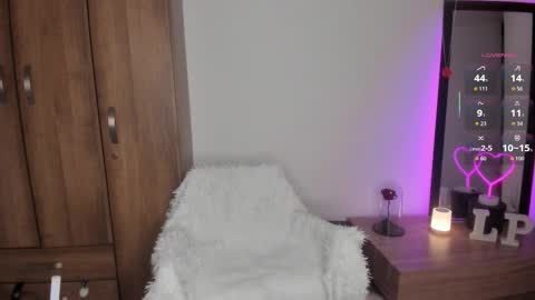 Snapshot of _lucianapalmer chatting on 10-07-25, 12:24 online show from 10-07-25, 12:24