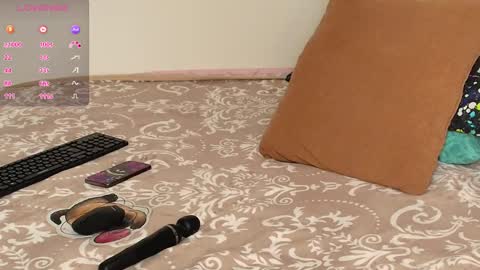 Snapshot of _lullaby_ chatting on 11-12-25, 03:01 Lullaby online show from 11-12-25, 03:01