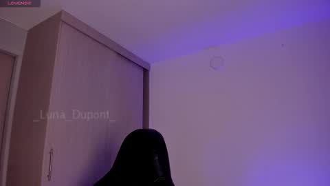 Snapshot of _luna_dupont_ chatting on 12-19-25, 01:01 Luna online show from 12-19-25, 01:01