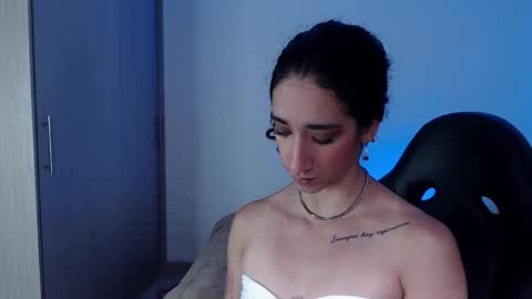 Snapshot of _luna_dupont_ chatting on 03-24-26, 03:17 Luna online show from 03-24-26, 03:17