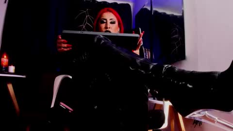 Snapshot of _luna_parisi chatting on 09-12-25, 12:55 MISS LUNA online show from 09-12-25, 12:55