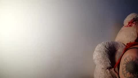 Snapshot of _lunaa__ chatting on 01-05-25, 04:14 _lunaa__ online show from 01-05-25, 04:14