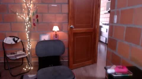 Snapshot of _lunablondie_ chatting on 12-02-24, 12:18 _lunablondie_ online show from 12-02-24, 12:18