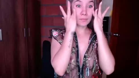 Snapshot of _lunablondie_ chatting on 02-12-25, 02:10 _lunablondie_ online show from 02-12-25, 02:10