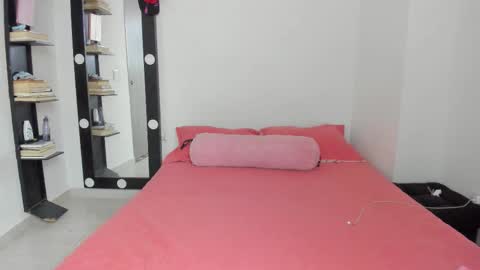 Snapshot of _lunapetite chatting on 11-20-25, 12:11 Luna online show from 11-20-25, 12:11