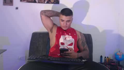 Snapshot of _luxury_23 chatting on 02-04-25, 04:37 STIVEN online show from 02-04-25, 04:37