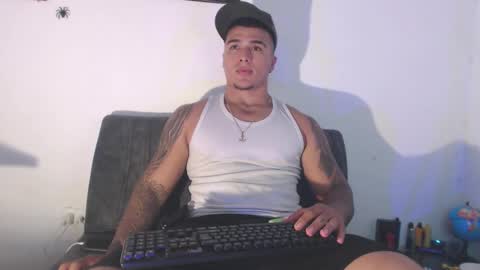 Snapshot of _luxury_23 chatting on 02-14-25, 05:51 STIVEN online show from 02-14-25, 05:51